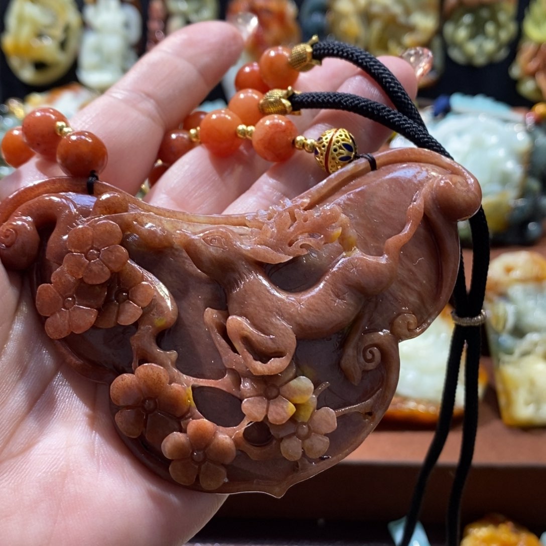 蛇纹石玉颈饰未镶嵌