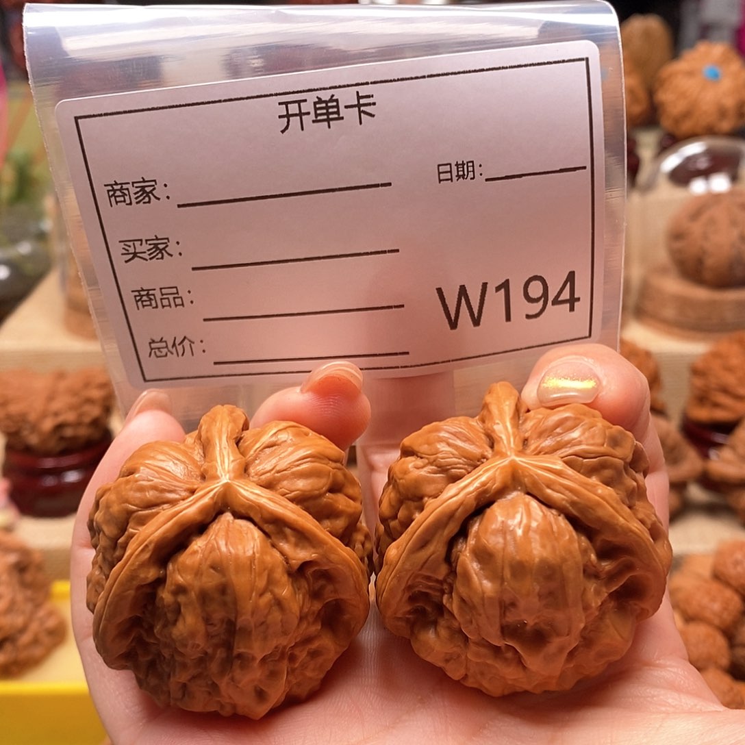 文玩核桃吊坠精品课程的教学与研究工作者