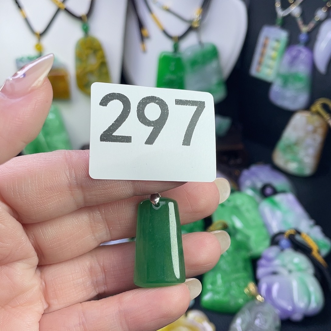 翡翠未镶嵌吊坠(赠链)