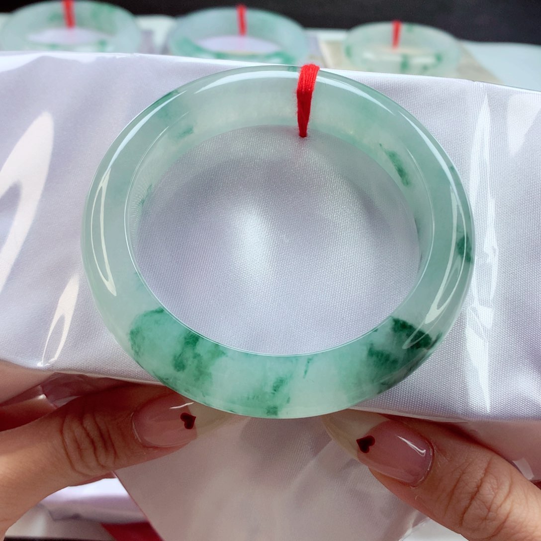 翡翠手镯未镶嵌56.7 小万飘花战斗机 灵