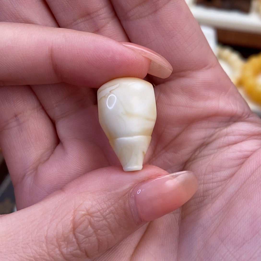 福***)琥珀未镶嵌裸石三通