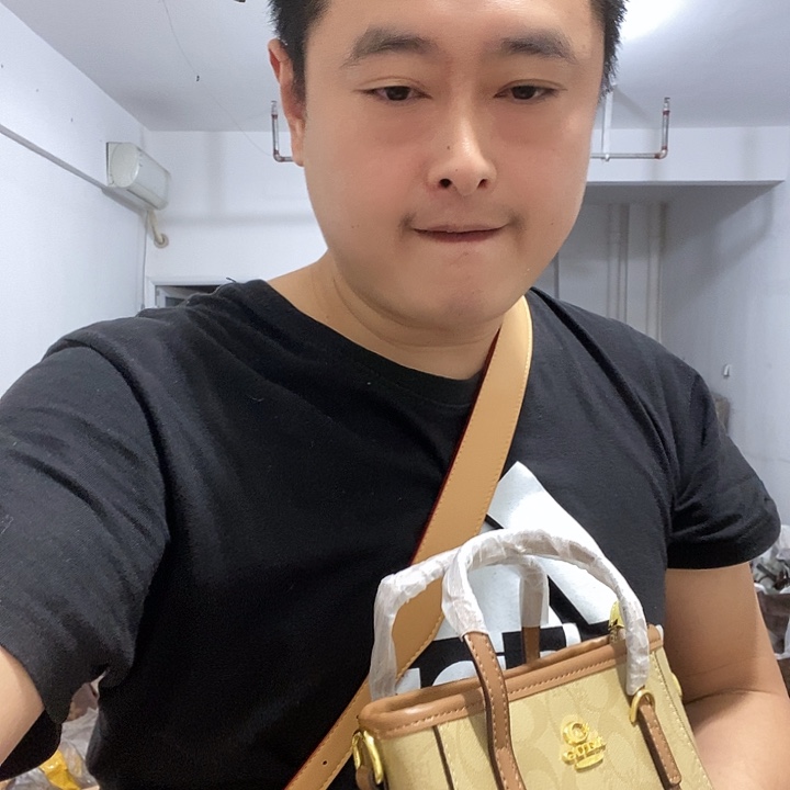 鳄鱼皮（革）犏牛皮（革）
