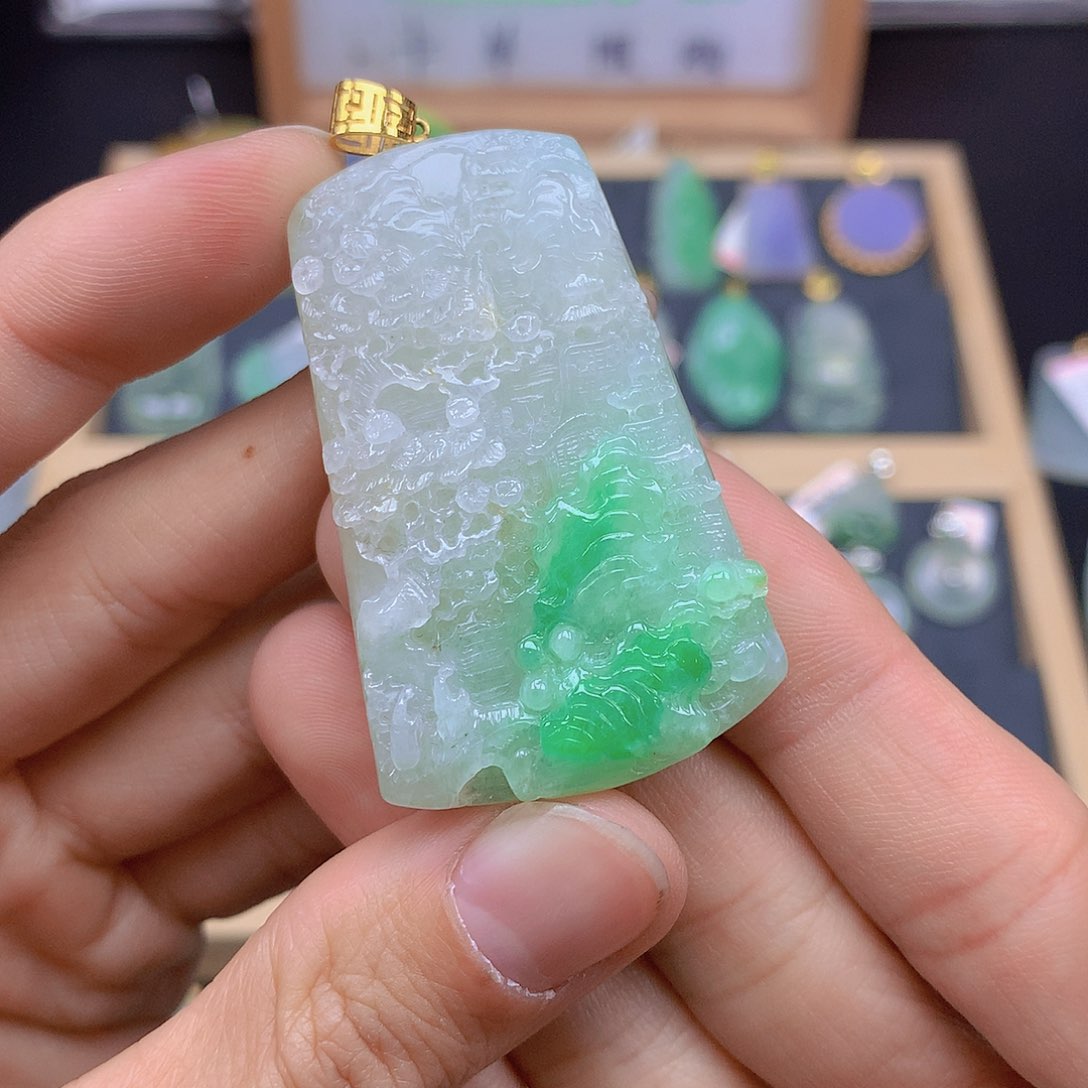 翡翠颈饰18K金镶嵌翡翠