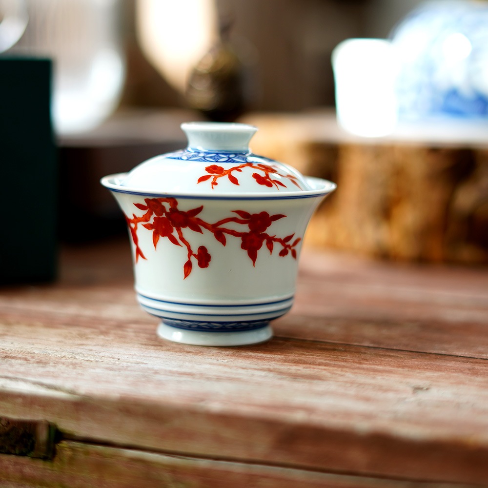 景德镇手工手绘复古青花矾红梅花马蹄盖碗-80毫升