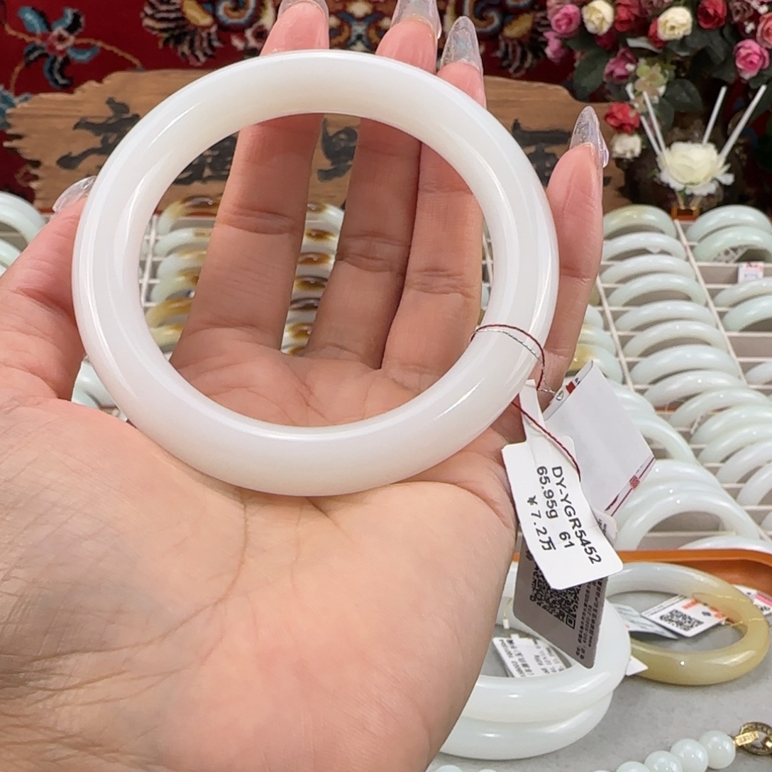 和田玉未镶嵌手镯上等羊脂玉手镯61