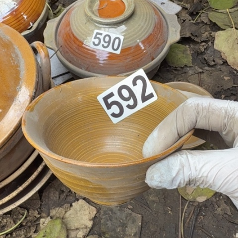 泥塑斗笠一只全品陶瓷