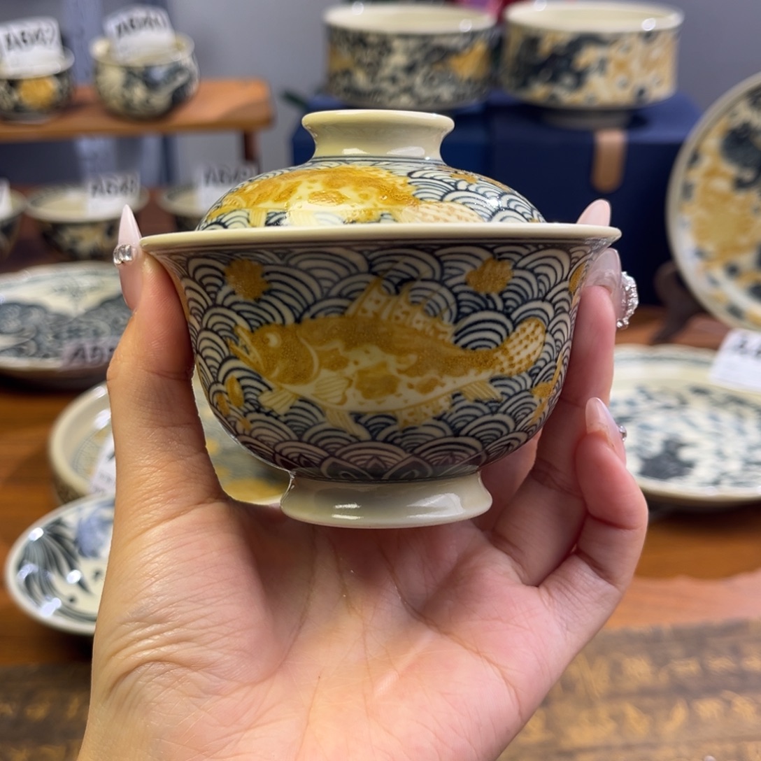 拾***碎段泥微瑕鱼藻盖碗釉里金