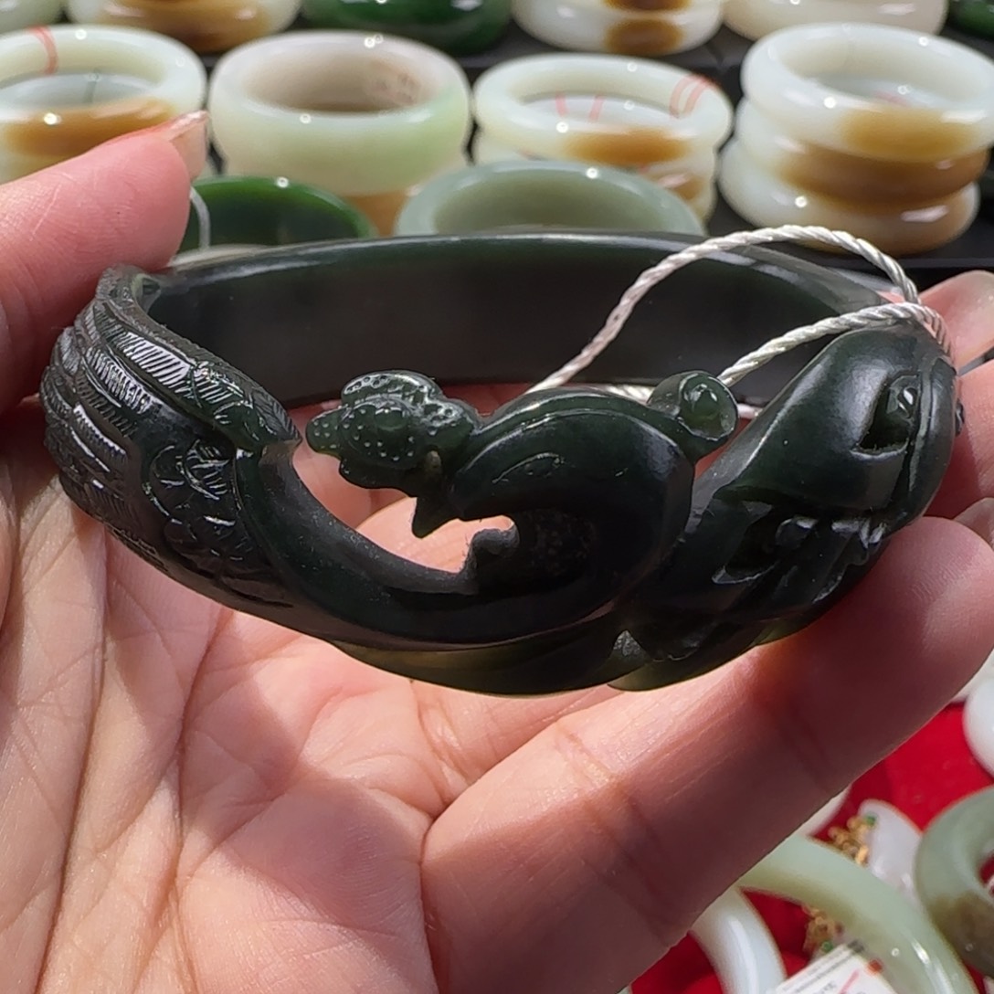 和田玉手镯未镶嵌