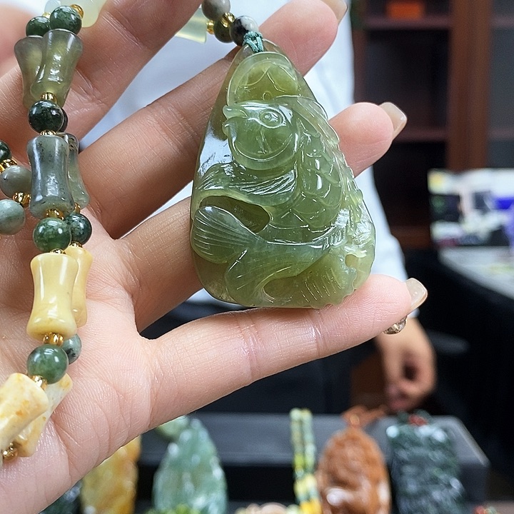 蛇纹石玉吊坠未镶嵌