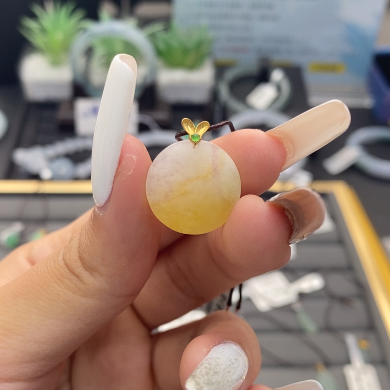 【闪购商品】颈饰18K金镶嵌翡翠