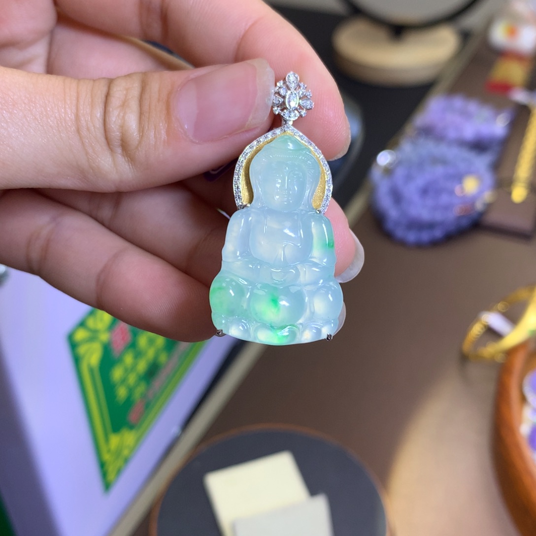 翡翠颈饰18K金镶嵌翡翠