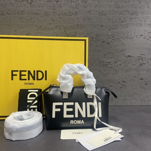 芬迪/包包/未使用/底长：17.5/C14308620699