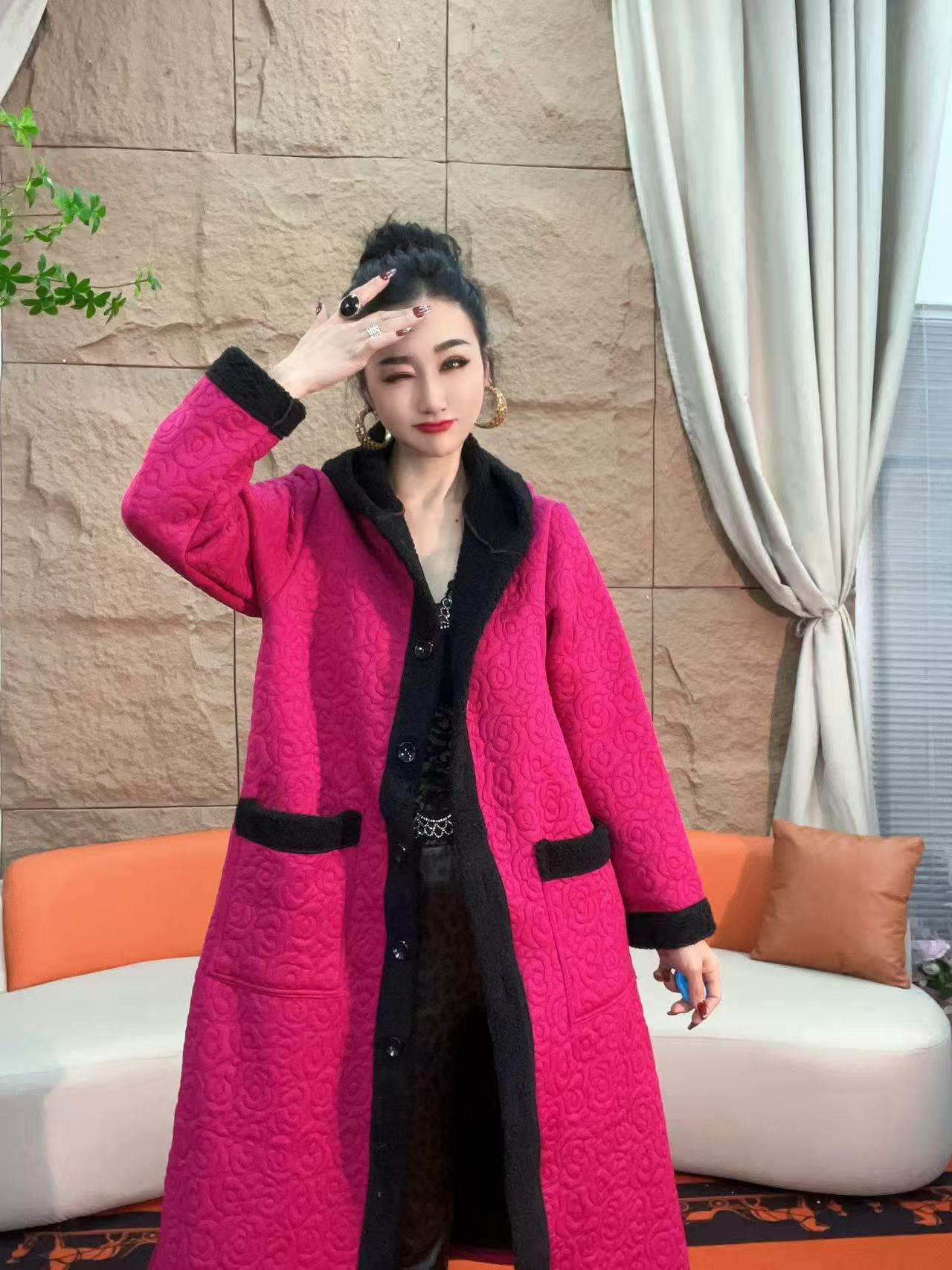 829（安言服饰）新款时尚加绒加厚秋冬连帽大衣时尚气质减龄保暖款