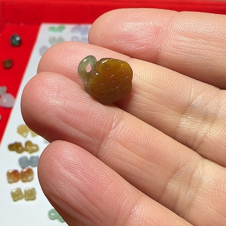 翡翠未镶嵌颈饰天然缅甸翡翠红莲蓬小件