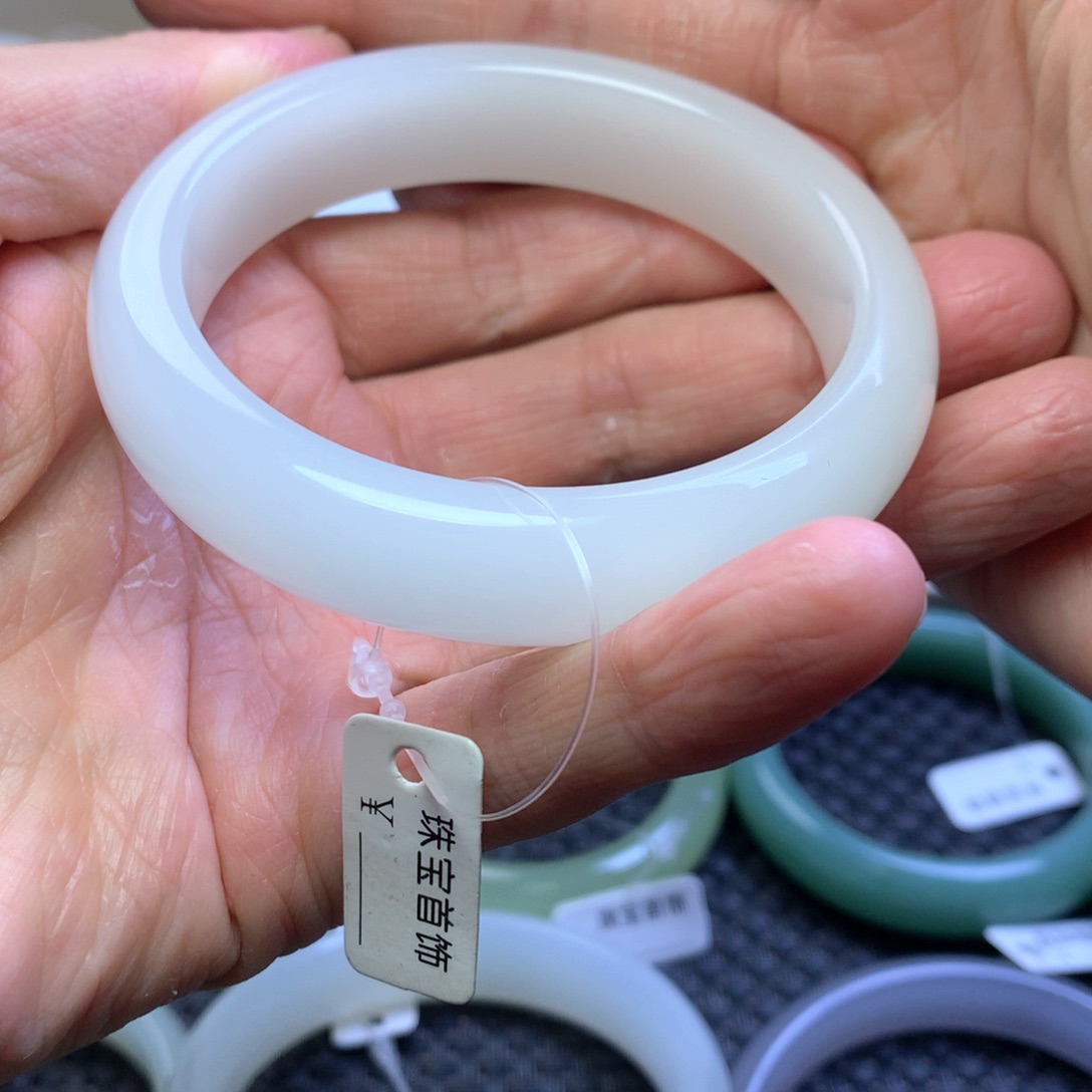 朝***露非金属定向链接56圈口羊脂白手镯