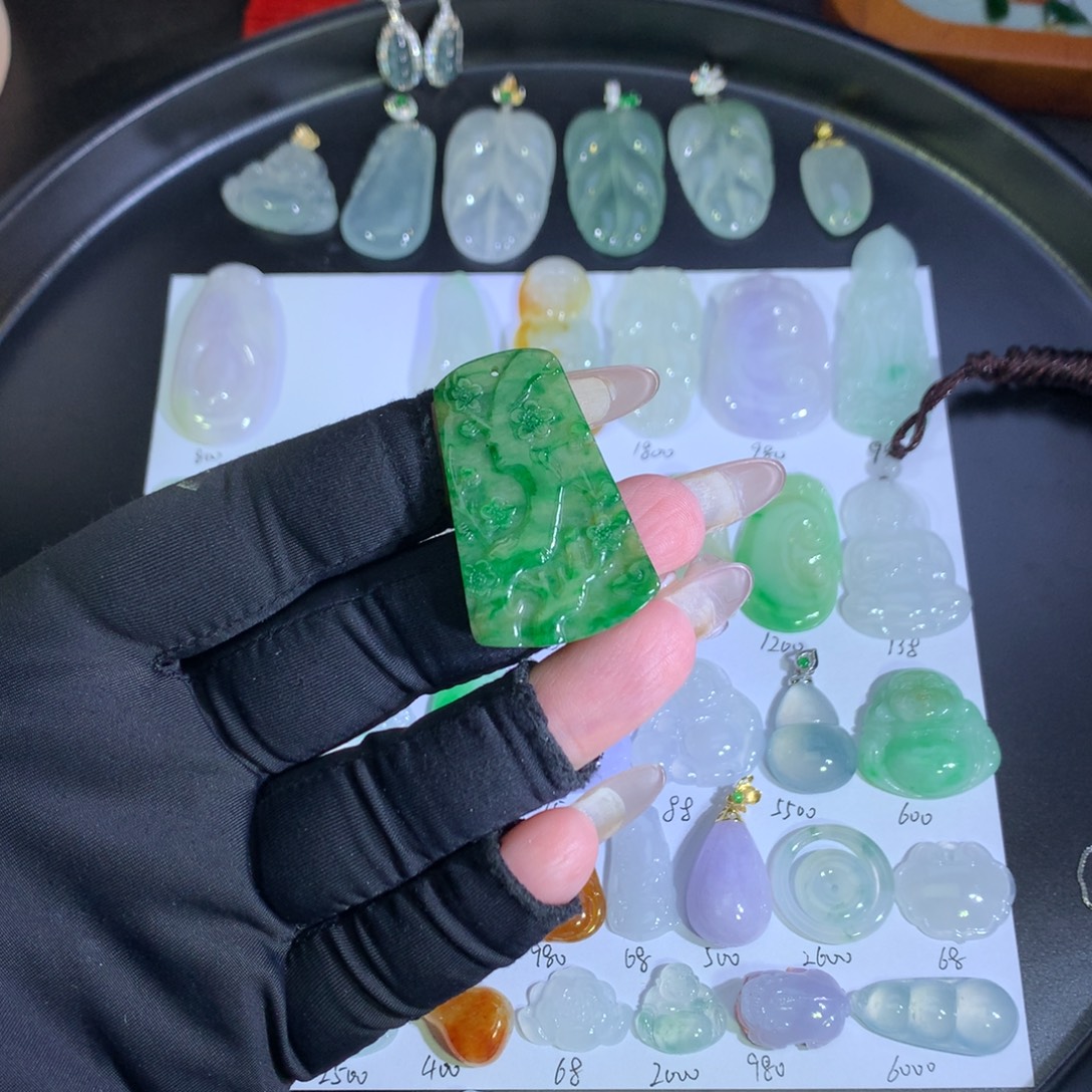 翡翠未镶嵌吊坠(不含链)梅花牌