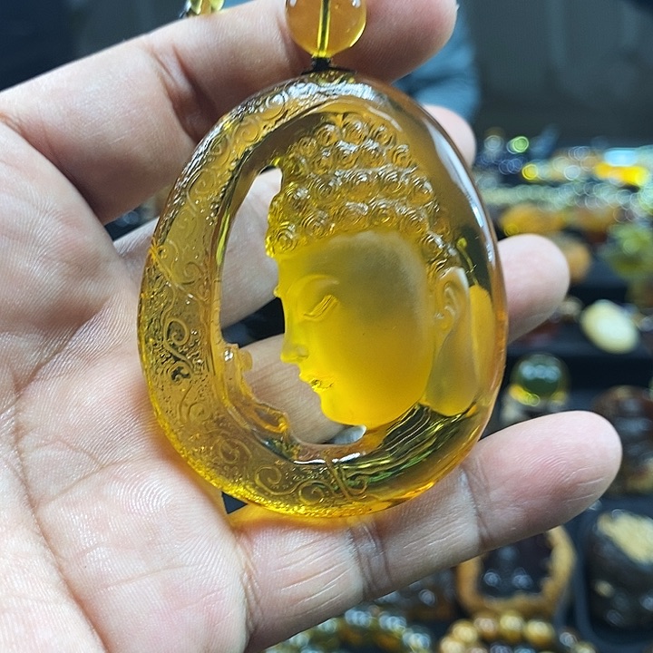 未镶嵌琥珀颈饰一