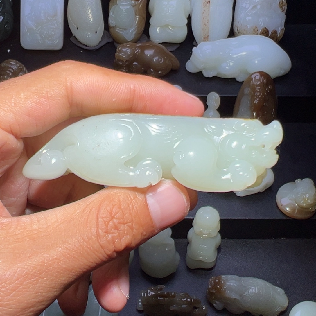 威***城和田玉（糖玉）未镶嵌颈饰