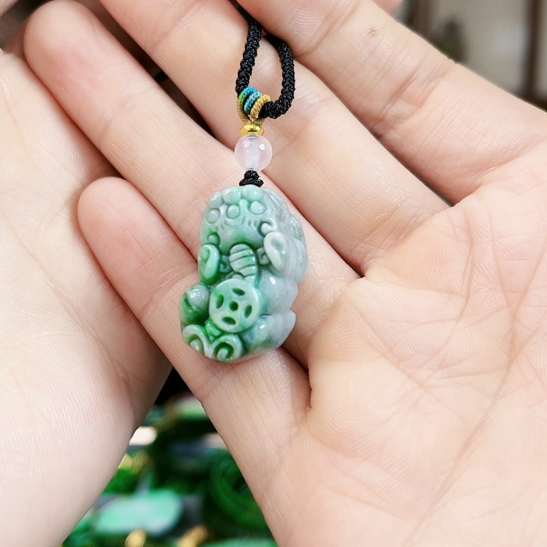 翡翠颈饰未镶嵌吊坠