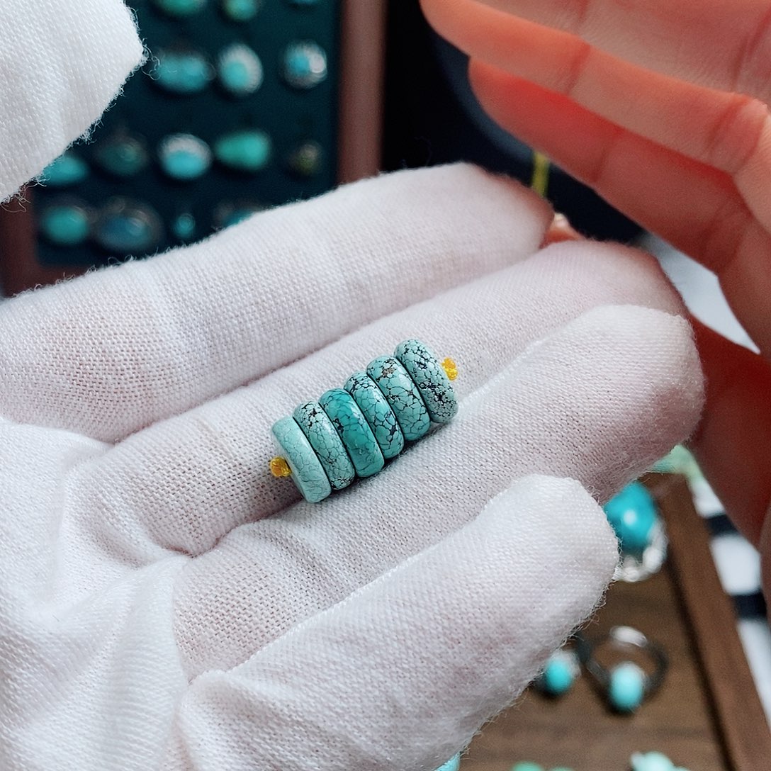 未镶嵌绿松石颈饰