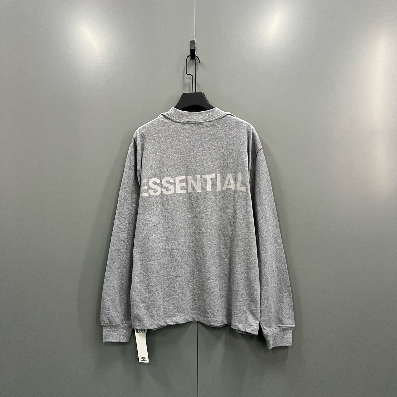 95新 ESSENTIALS TURBO （bb） 灰色背后反光logo长袖 M码 破洞