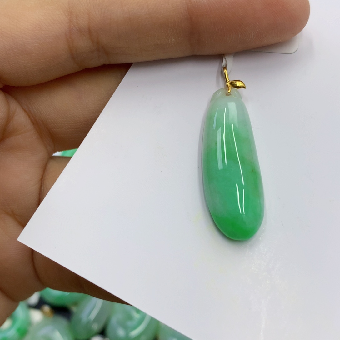 翡翠18K金镶嵌颈饰翡翠