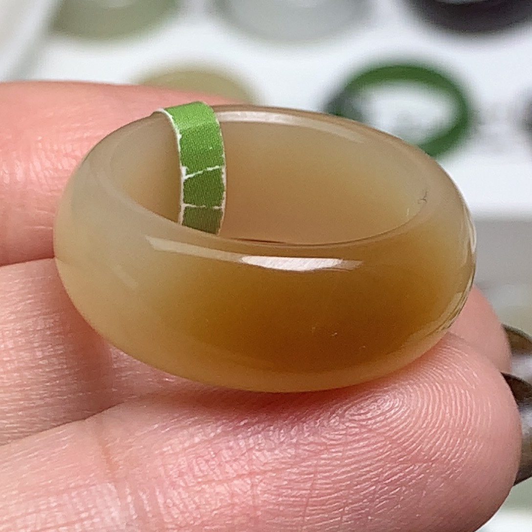 未镶嵌戒指和田玉