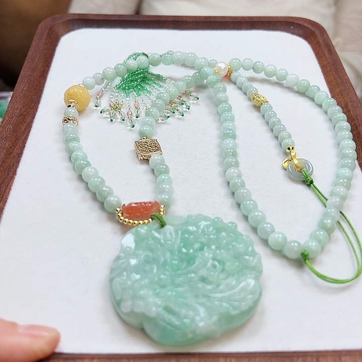 翡翠颈饰未镶嵌吊坠