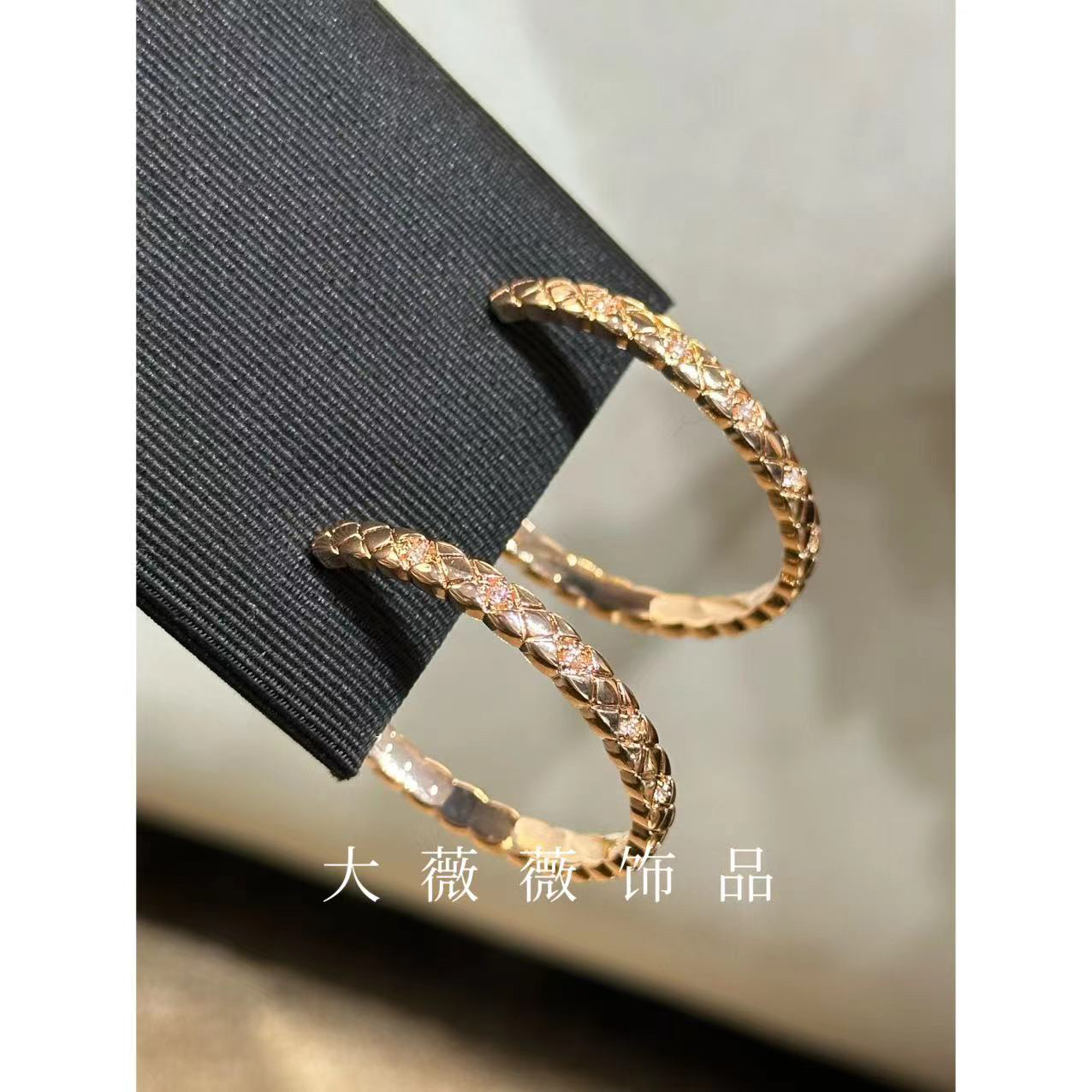 铜合金耳饰  玫色菱格纹气质耳圈-5462