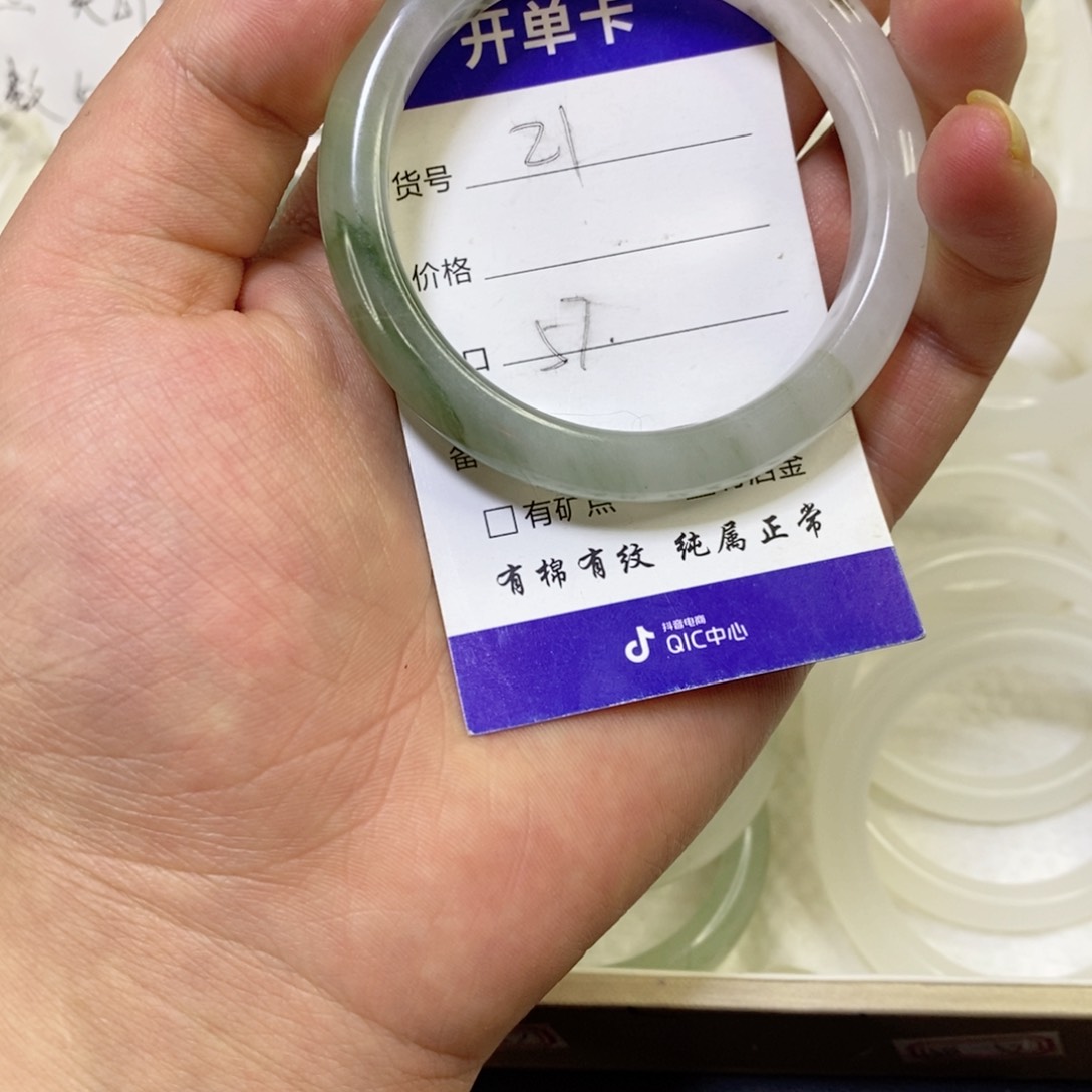 未镶嵌手镯石英质玉