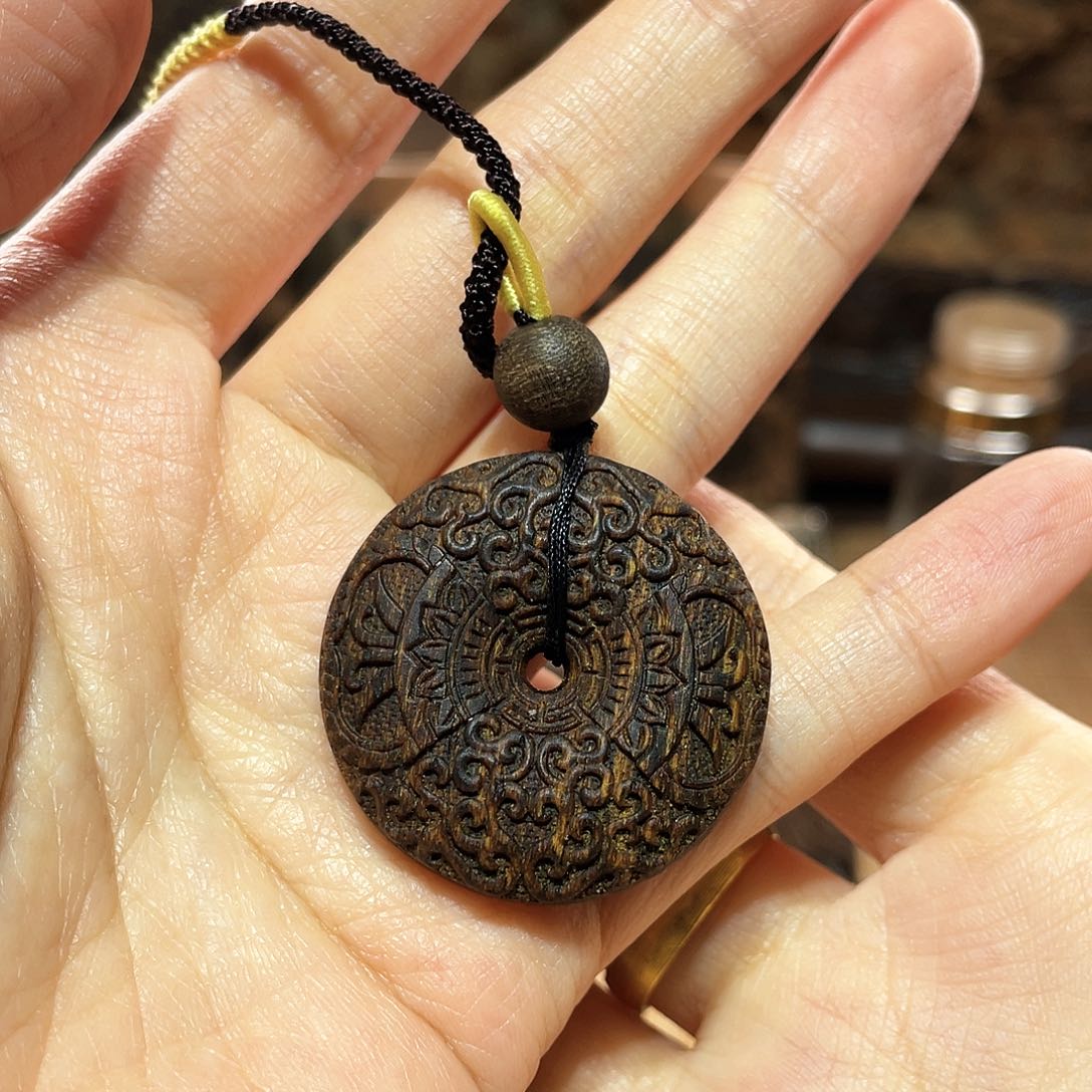 【闪购商品】沉香木吊坠凉**信越南富森红土金丝沉香