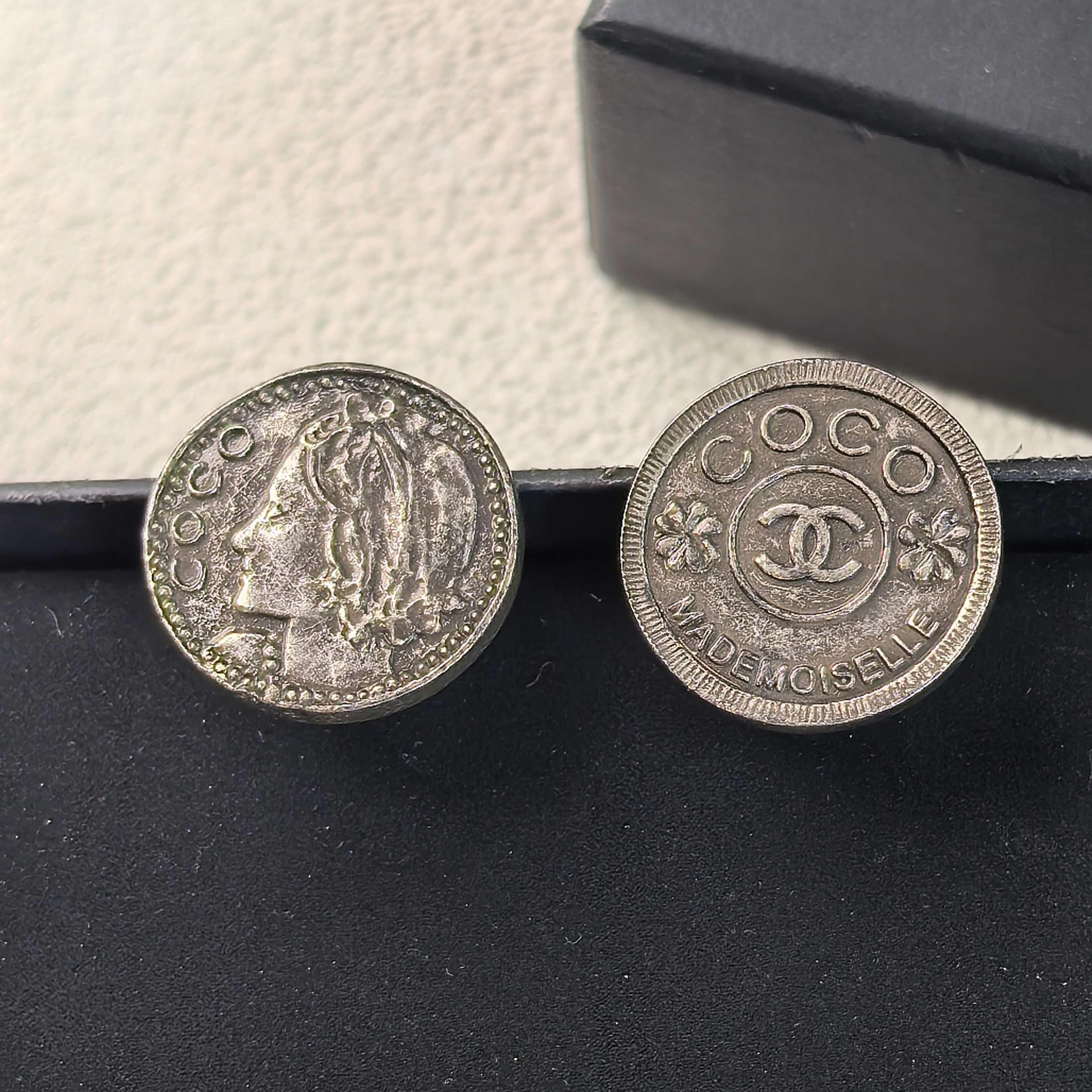 95新 Chanel/香奈儿 泡泡中古Chanel枪色人像圆盘耳夹