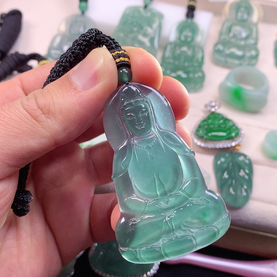 翡翠颈饰未镶嵌翡翠