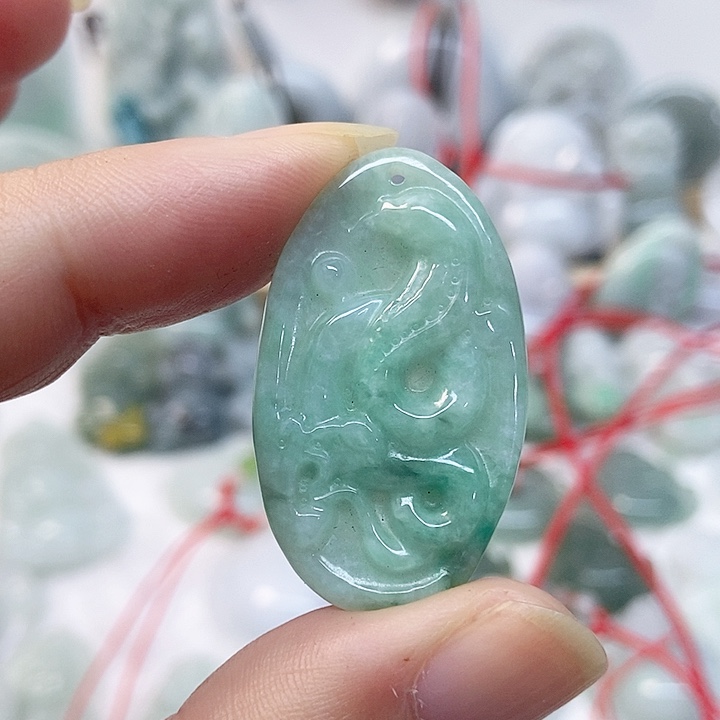 翡翠未镶嵌颈饰佛公