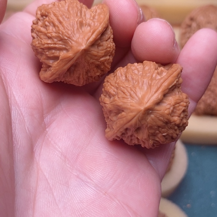 文玩核桃把件34一抹红