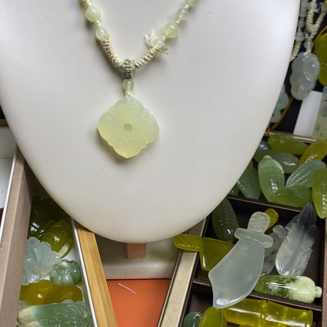 蛇纹石玉未镶嵌岫玉