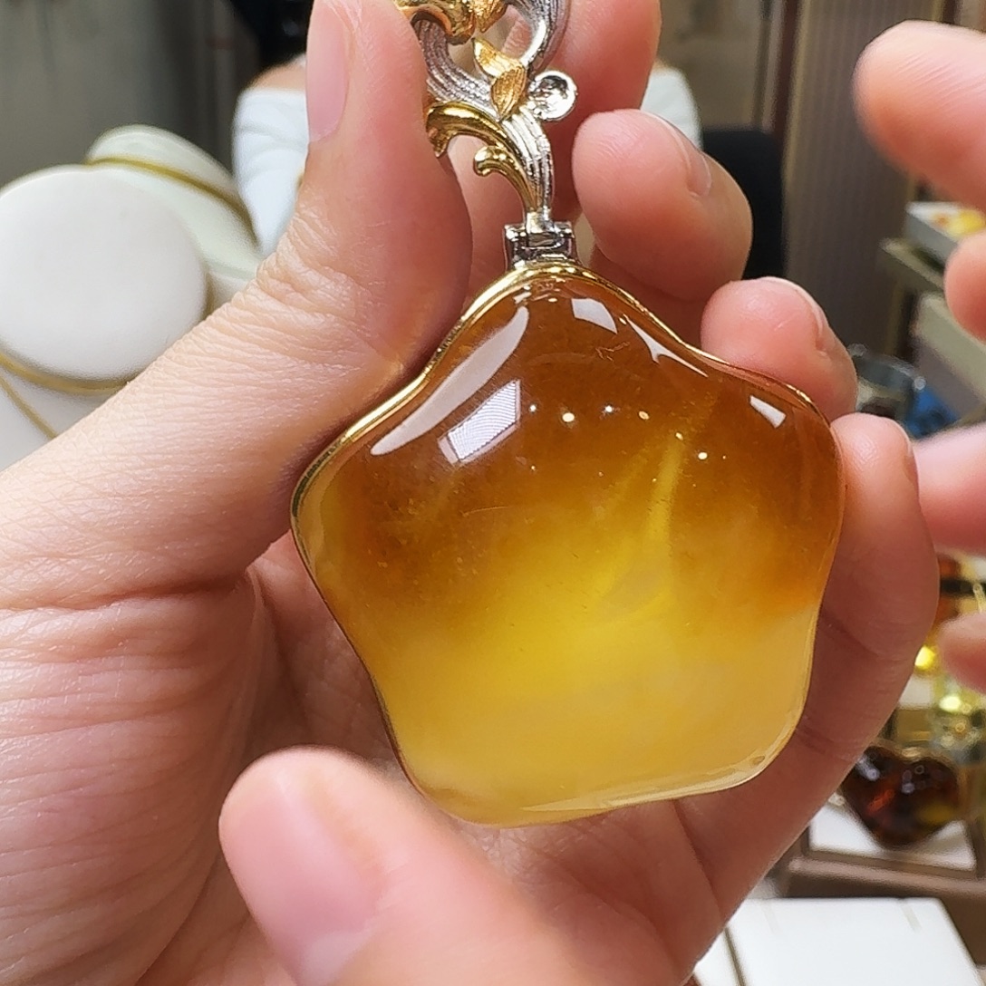 琥珀未镶嵌颈饰吊坠