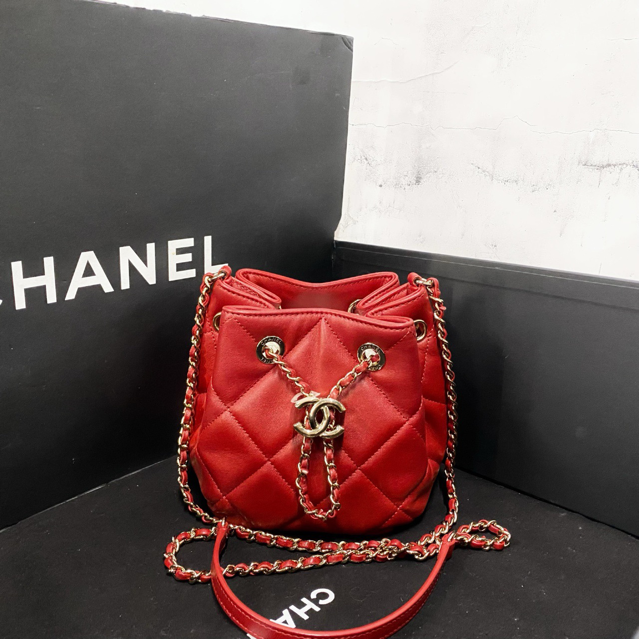 99新 Chanel/香奈儿 香奈儿 红色抽绳水桶包 29开