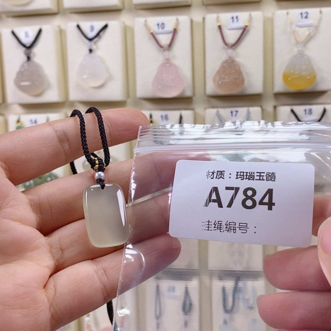 一***.玛瑙/玉髓未镶嵌颈饰