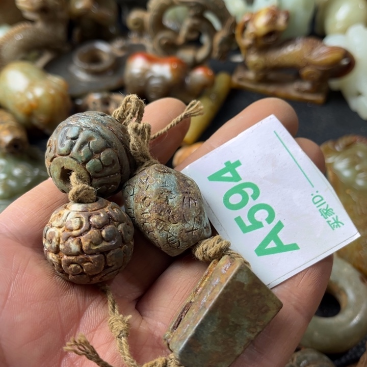 和田玉颈饰未镶嵌