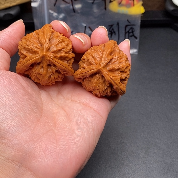 易***～把件文玩核桃宫灯