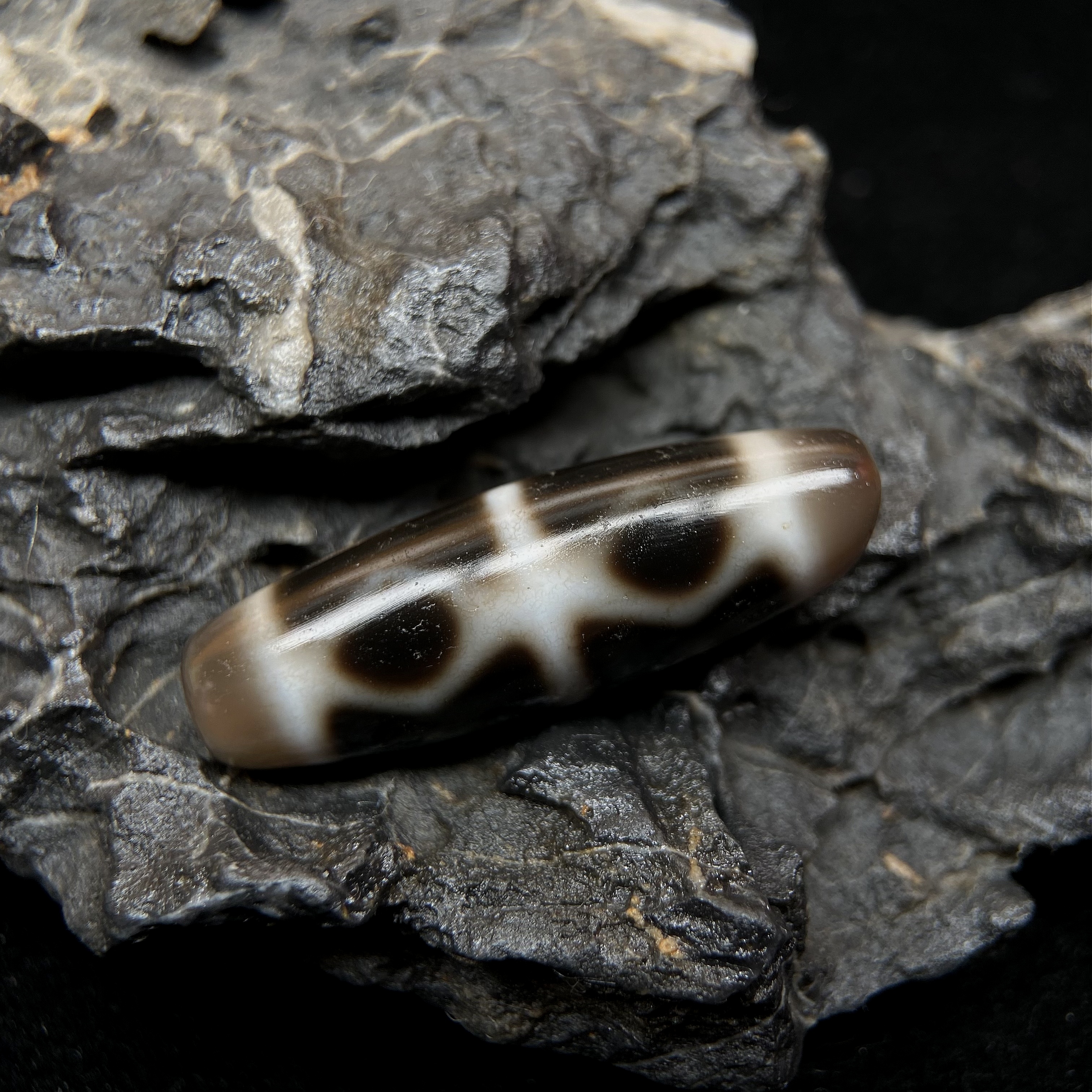 藏传手工金刚六眼玛瑙吊坠，尺寸35.2*11.6mm
