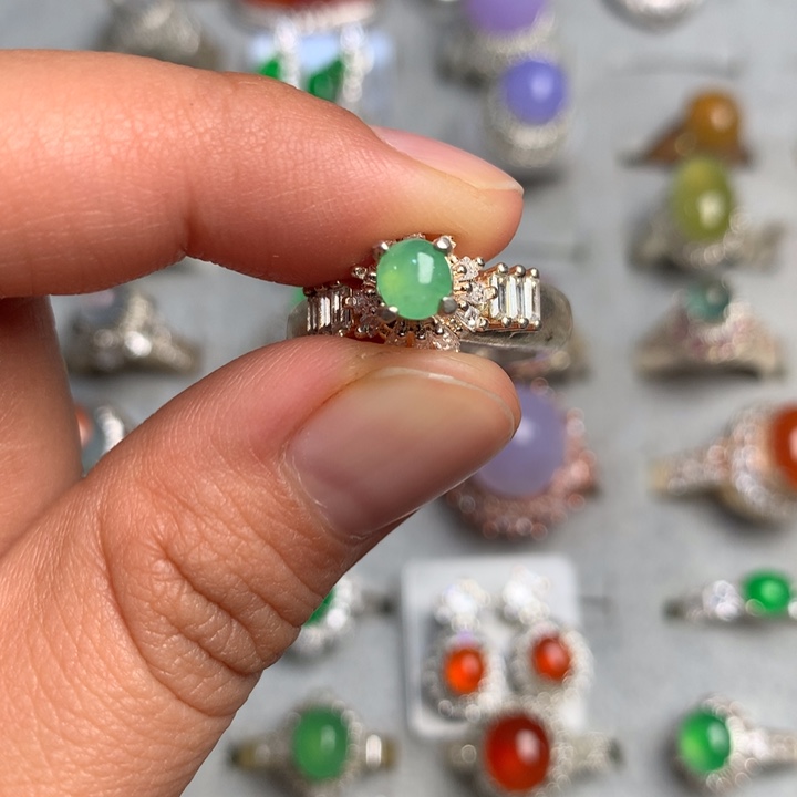 翡翠未镶嵌戒指铜托