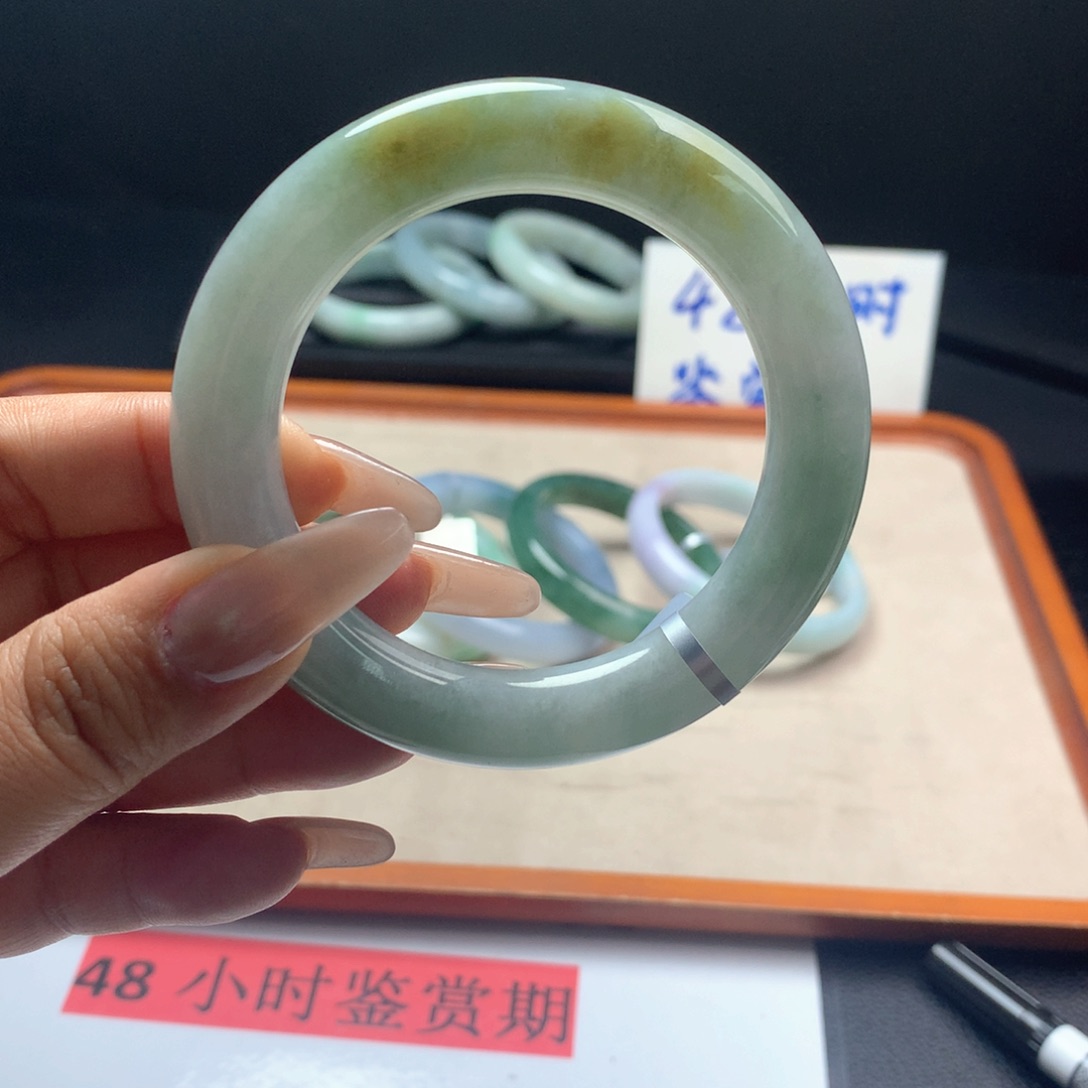 未镶嵌手镯（圆镯）翡翠