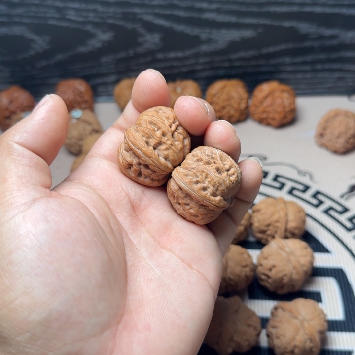 刘***凡大叶紫檀（黑酸枝木类）