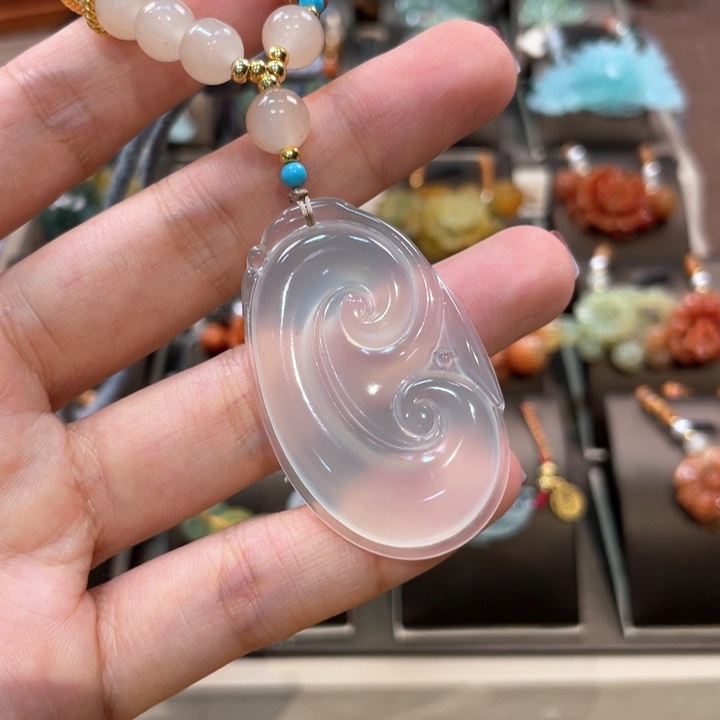 蛇纹石玉颈饰未镶嵌