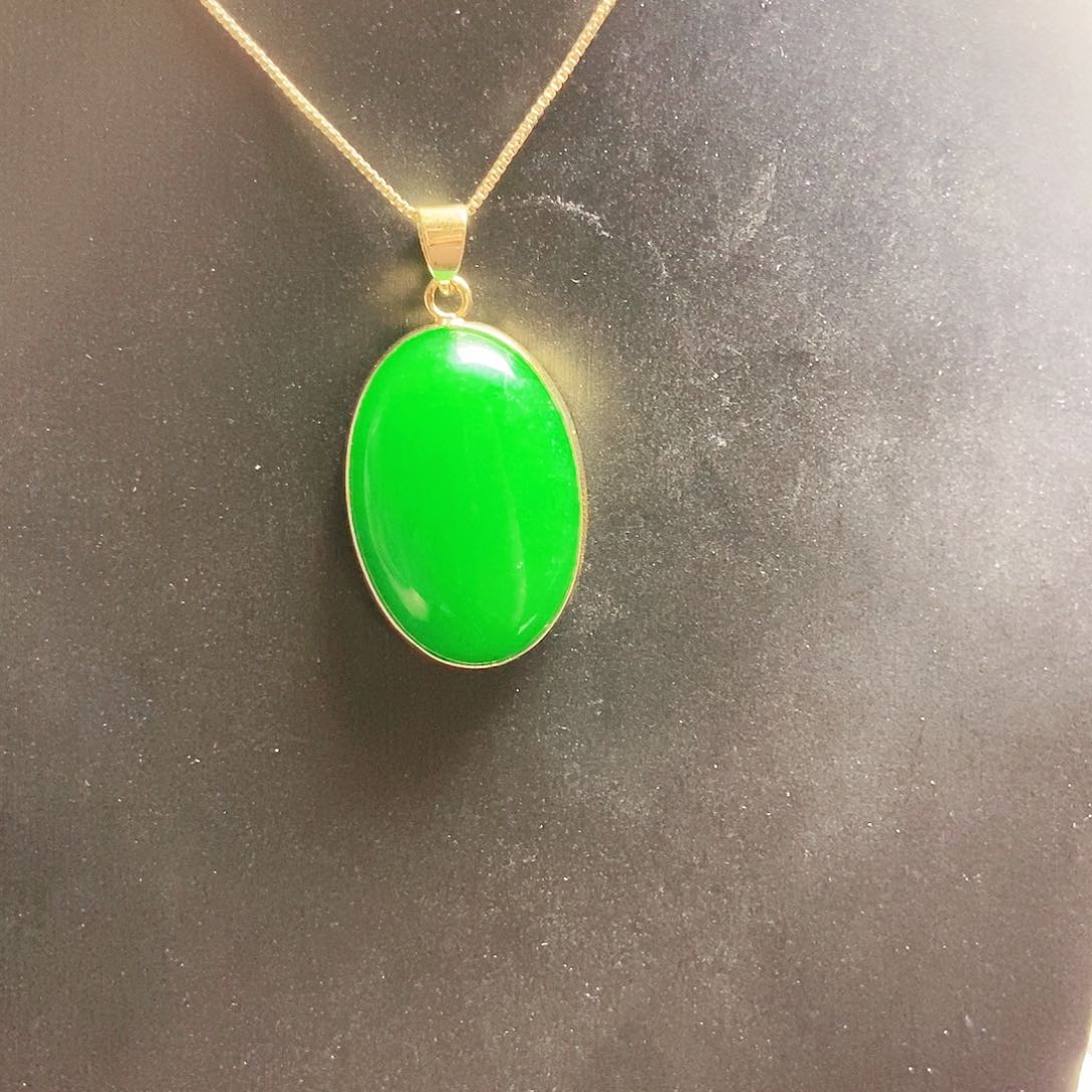 翡翠18K金镶嵌颈饰吊坠