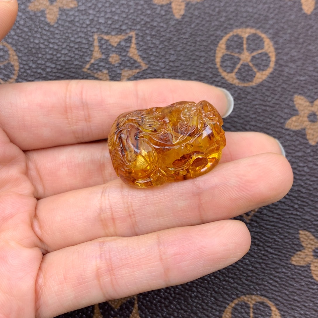 琥珀未镶嵌珠宝奇石