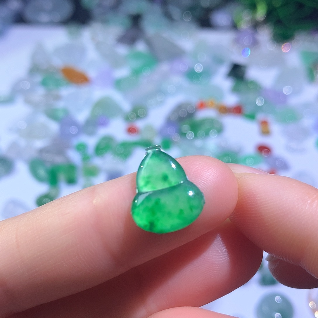 翡翠颈饰未镶嵌葫芦