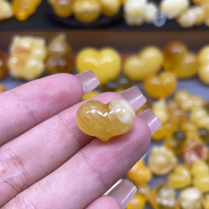琥珀未镶嵌珠宝奇石
